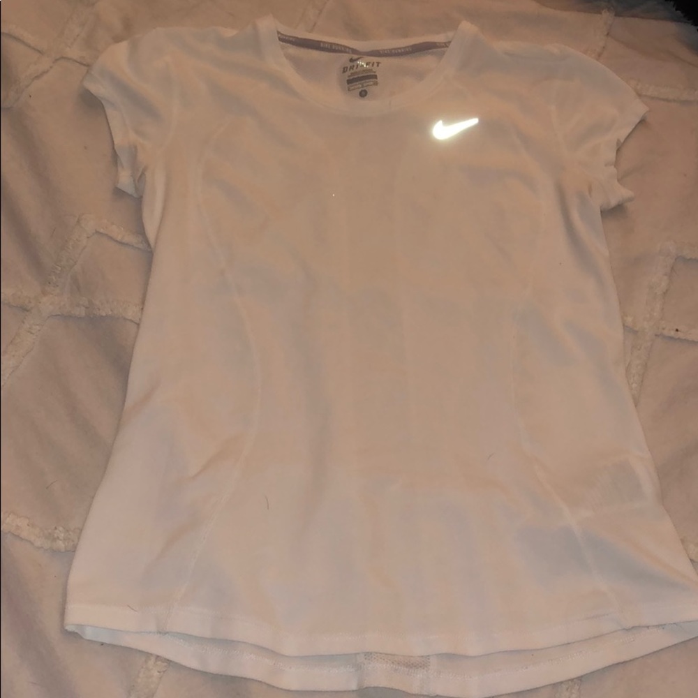 white nike tshirt